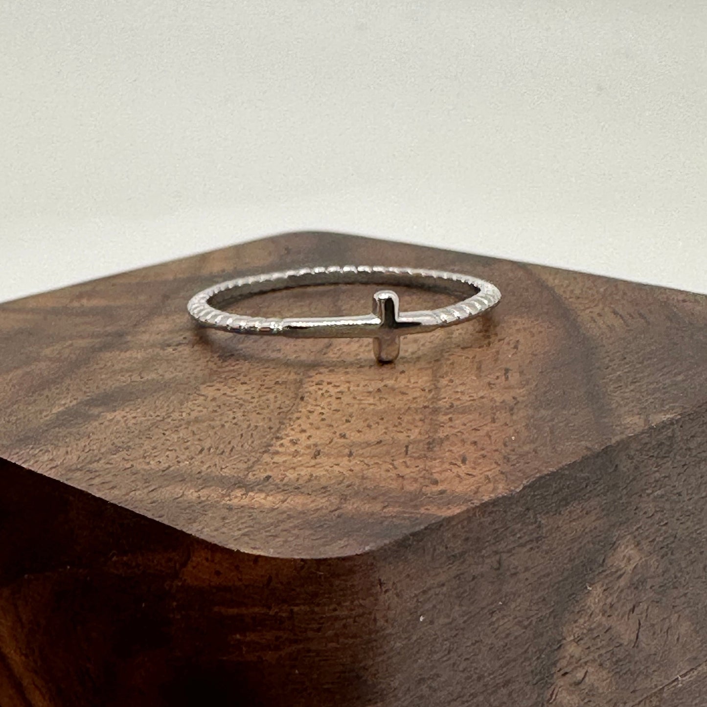 Elegant Sterling Silver Cross Rope Ring