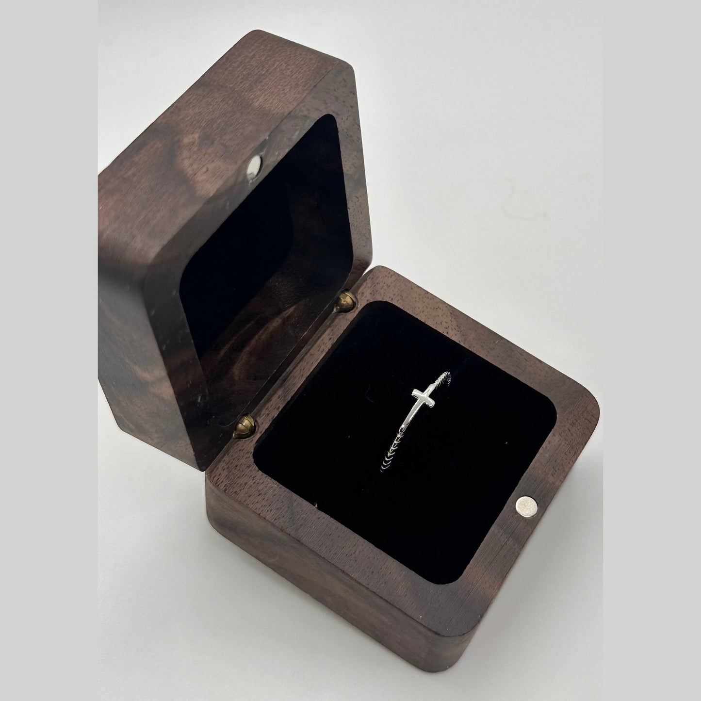 Elegant Sterling Silver Cross Rope Ring