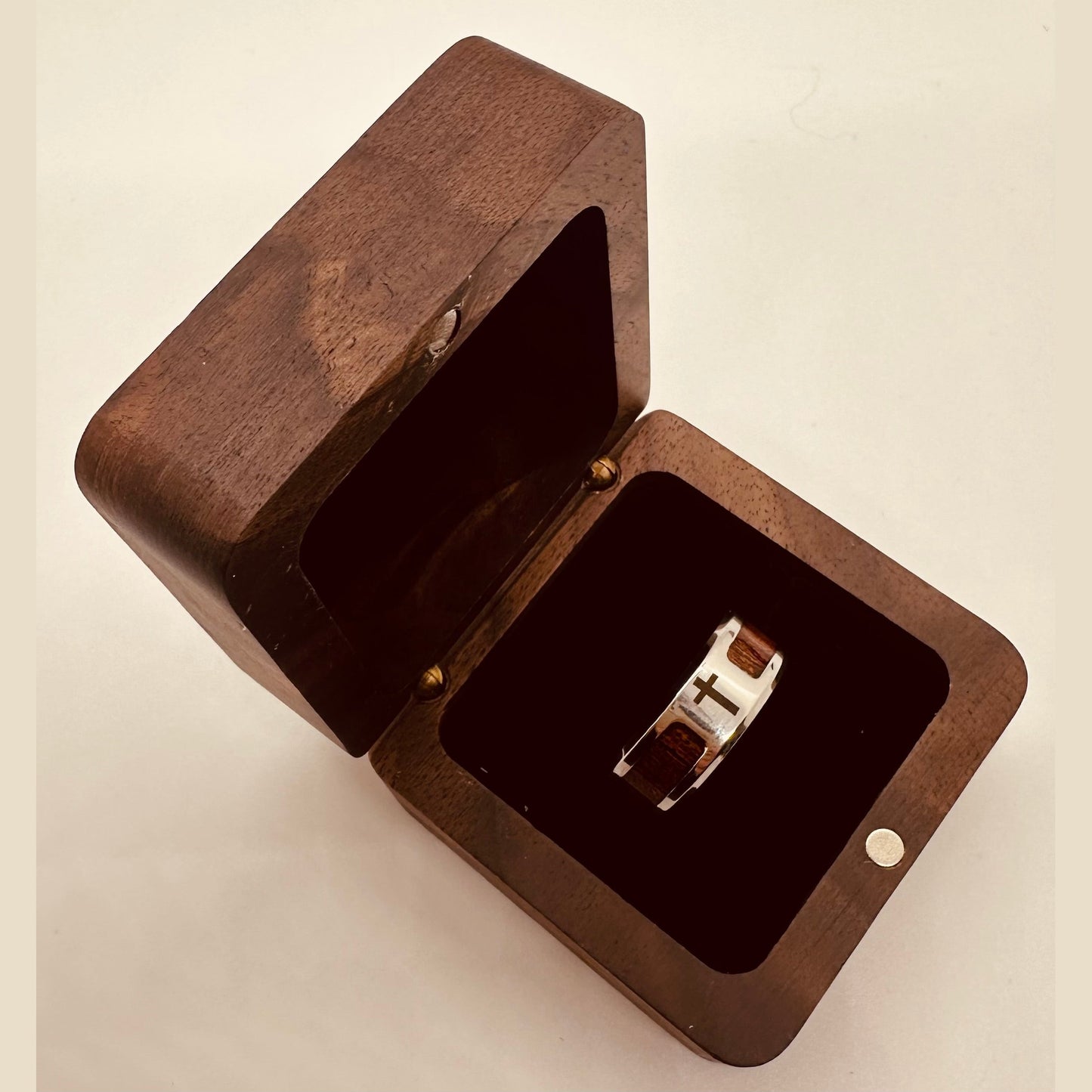 Men’s Wood Grain Stainless Steel Cross Ring