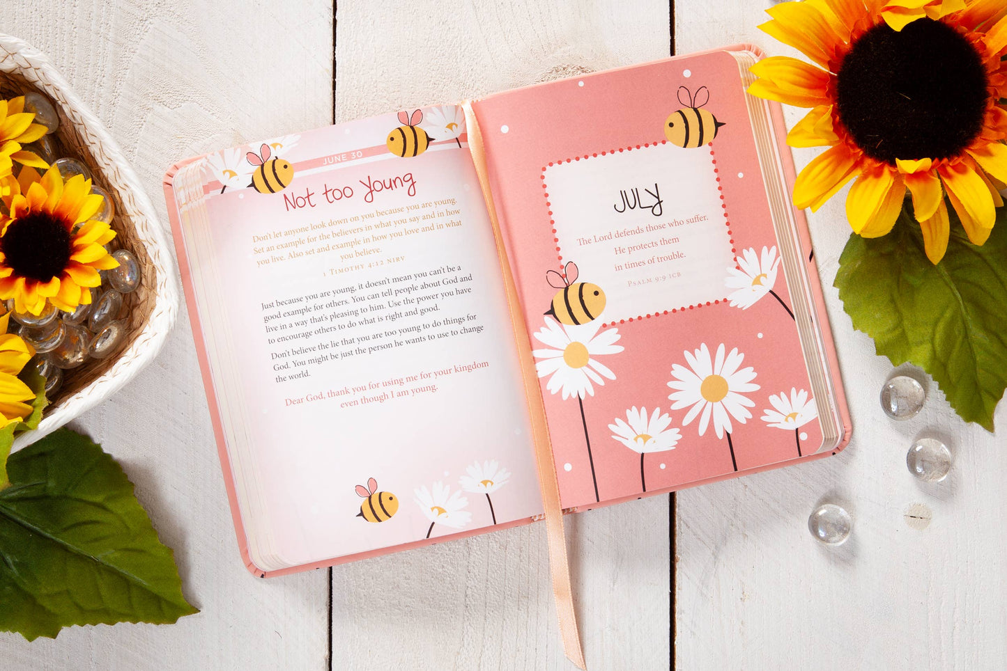 Daily Strength for Girls (Devotional, Back to School Gifts)