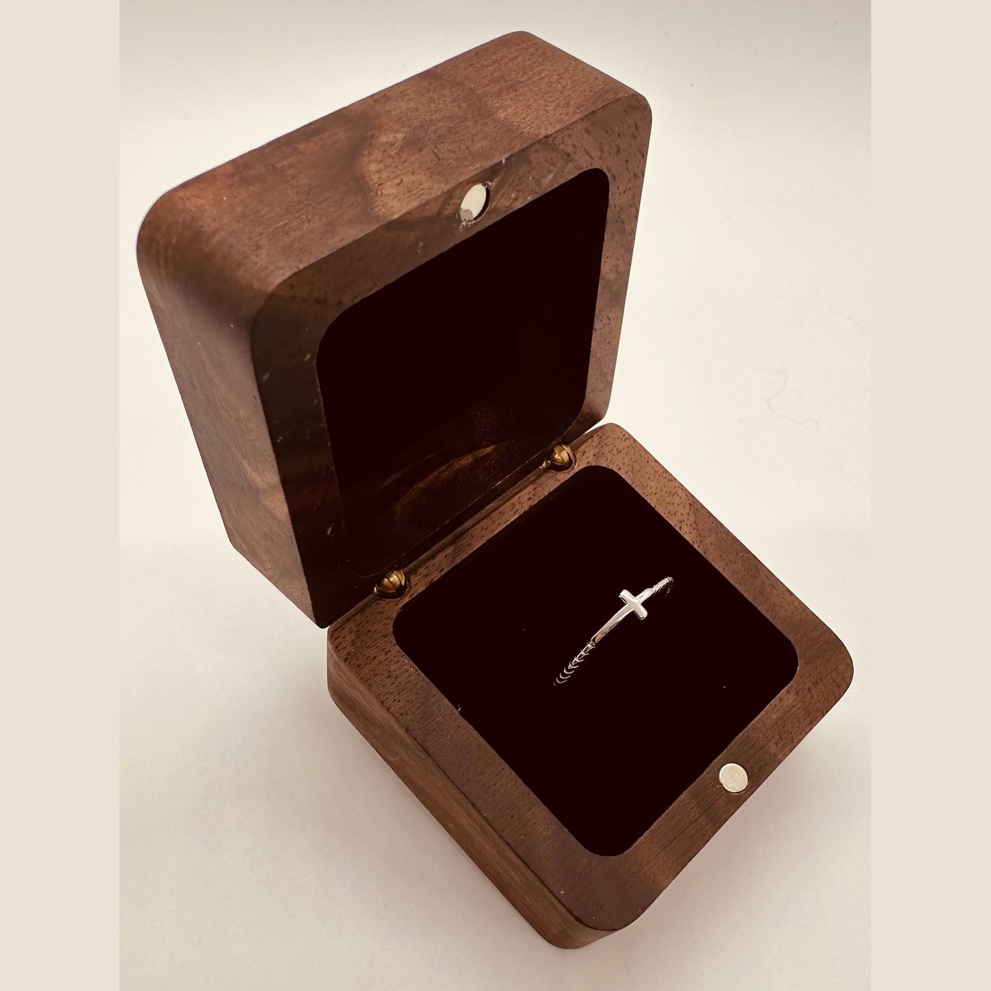 Elegant Sterling Silver Cross Rope Ring