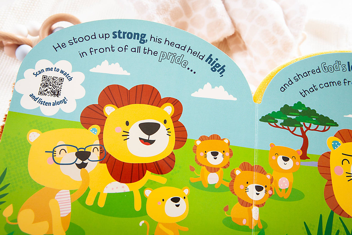 Squish and Snugg: Lion (Plush Book, Ages 3+)