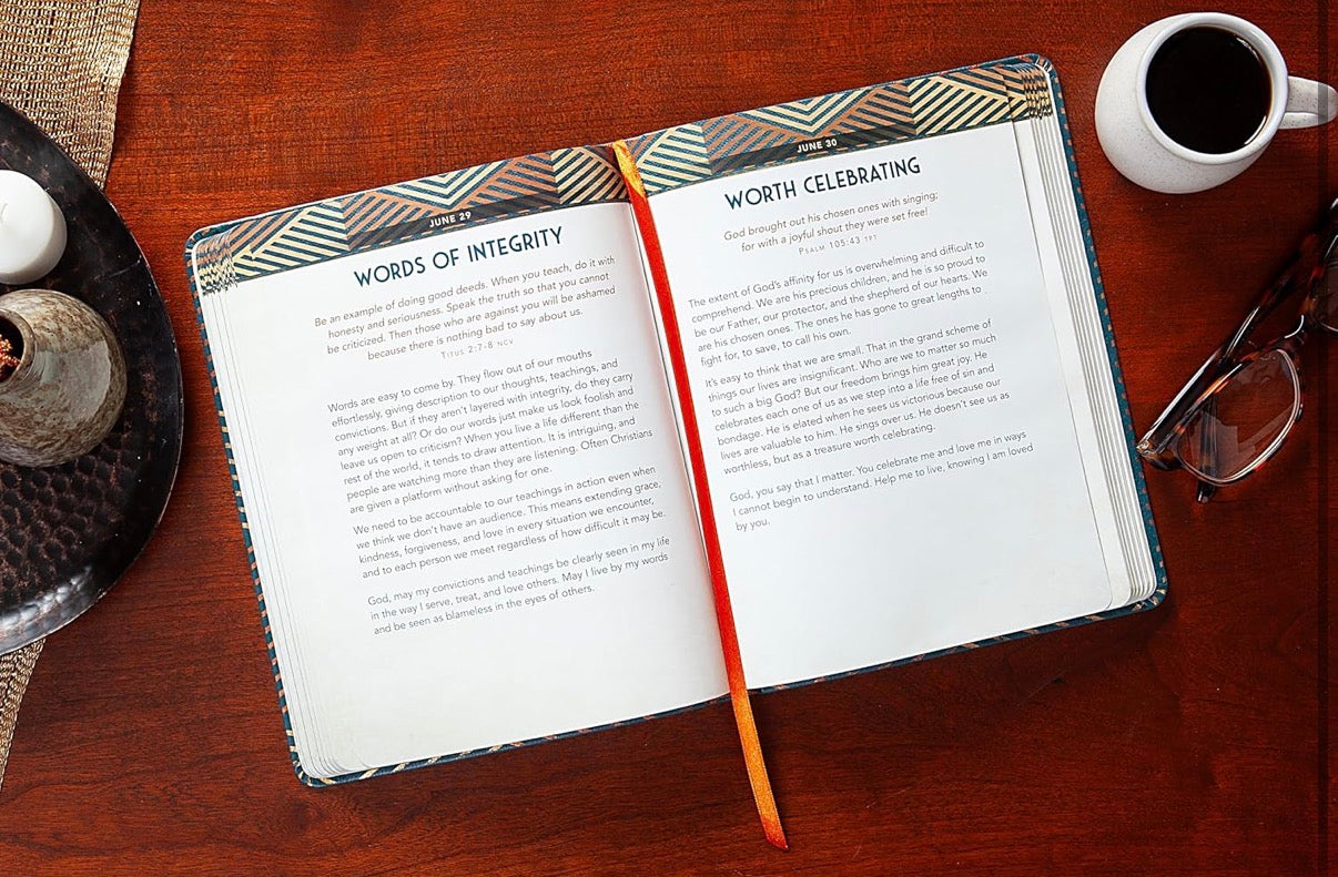 Be Strong and Courageous 365 Daily Devotions